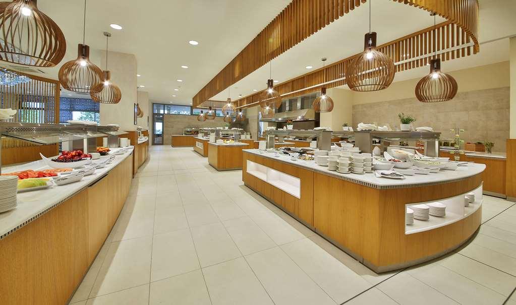Maritim Hotel Paradise Blue Албена Ресторант снимка