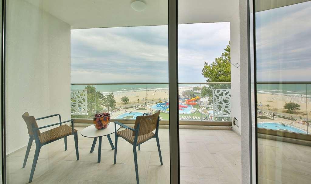 Maritim Hotel Paradise Blue Албена Стая снимка